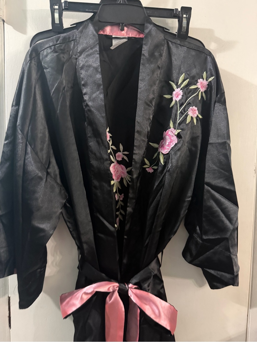 Avon One Size Fits Most Satiny Robe - Picture 2 of 7